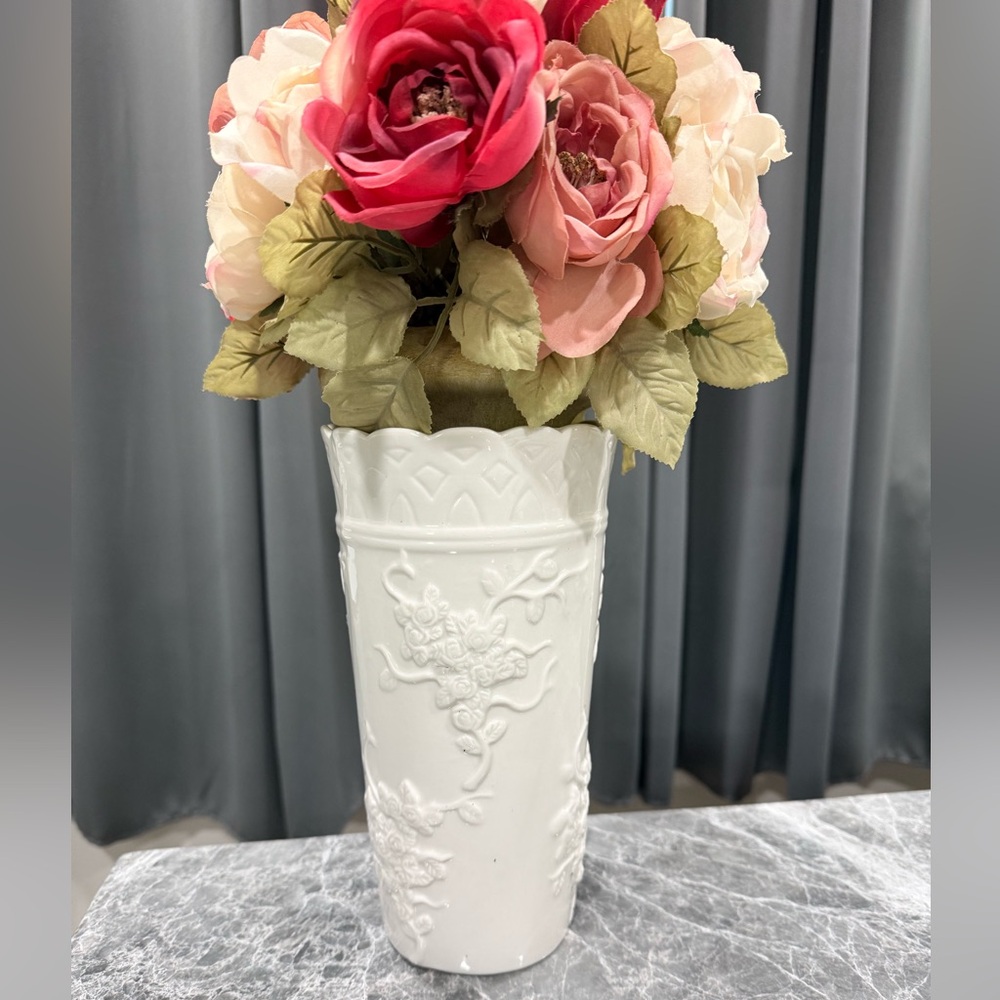 💙2 for $12 Stunning flower vase floral embossed ceramic ivory - Picture 8 of 8